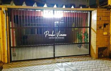 Imagem: A casa possui 1 Dormitório, 2 Banheiros, 2 Vagas na garagem