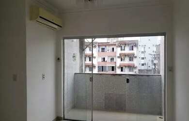 Imagem: O apartamento possui 3 Dormitórios, 1 Banheiro, 1 Vaga na garagem