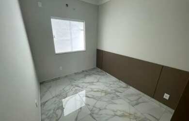 Imagem: A casa possui 3 Dormitórios, 2 Banheiros, 3 Vagas na garagem