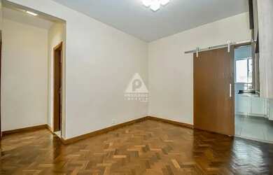 Imagem 5: Apartamento refomado a venda com 2 quartos e dependência revertida para...