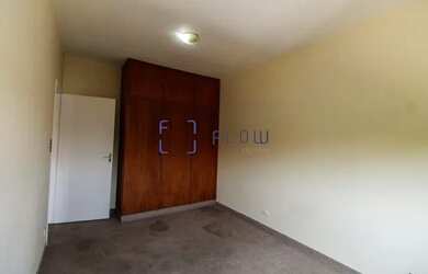 Imagem: A casa possui 4 Dormitórios, 4 Banheiros, 2 Vagas na garagem