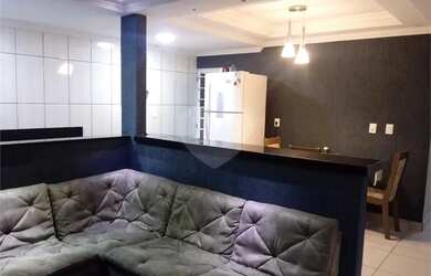 Imagem: A casa possui 3 Dormitórios, 1 Banheiro, 2 Vagas na garagem