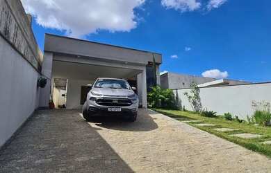 Imagem: A casa em condomínio possui 3 Dormitórios, 2 Banheiros, 2