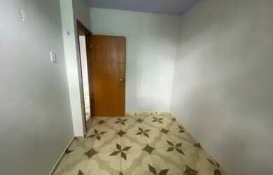 Imagem: A casa possui 3 Dormitórios, 1 Banheiro, 1 Vaga na garagem