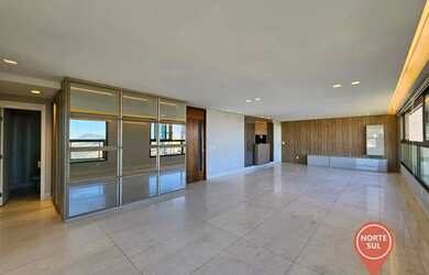 Imagem: O apartamento possui 4 Dormitórios, 2 Banheiros, 4 Vagas na