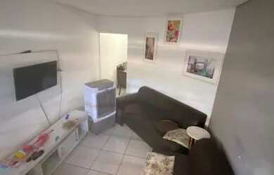 Imagem: A casa possui 3 Dormitórios, 1 Banheiro, 1 Vaga na garagem