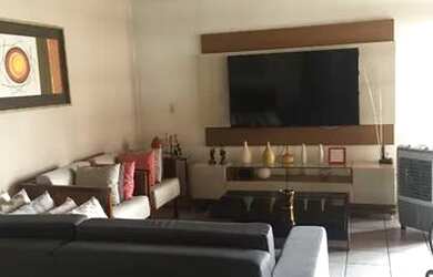 Imagem: A casa possui 5 Dormitórios, 5 Banheiros, 4 Vagas na garagem