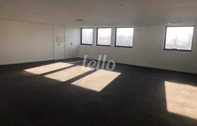 Imagem: O depósito possui 1 Vaga na garagem e 100m² de Área e está