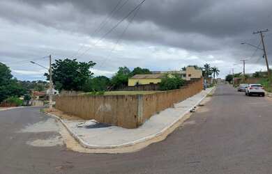 Imagem: O terreno possui 700m² de Área e está localizado em Dom