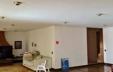 Imagem: A casa possui 5 Dormitórios, 5 Banheiros, 5 Vagas na garagem