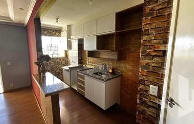 Imagem: O apartamento possui 2 Dormitórios, 1 Banheiro, 1 Vaga na garagem