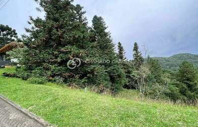 Imagem: O terreno possui 800m² de Área e está localizado em Gramado