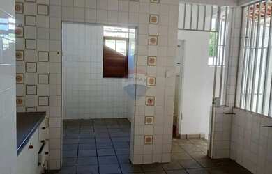 Imagem: A casa possui 5 Dormitórios, 4 Banheiros, 1 Vaga na garagem