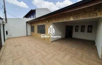 Imagem: A casa possui 2 Dormitórios, 3 Banheiros, 3 Vagas na garagem