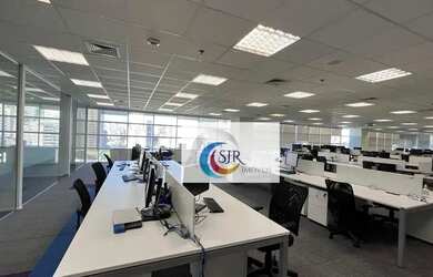 Imagem: O depósito possui 5 Vagas na garagem e 563m² de Área e está