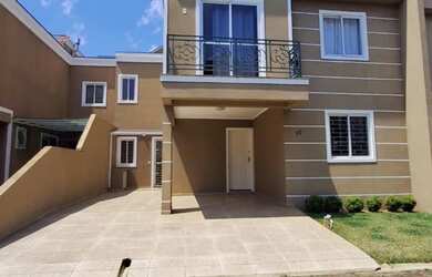 Imagem: A casa em condomínio possui 4 Dormitórios, 3 Banheiros, 2