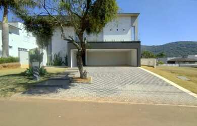 Imagem: A casa em condomínio possui 4 Dormitórios, 5 Banheiros, 3