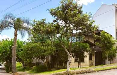 Imagem: A casa possui 3 Dormitórios, 1 Banheiro, 4 Vagas na garagem