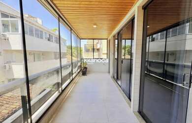 Imagem: O apartamento possui 3 Dormitórios, 2 Banheiros, 2 Vagas na