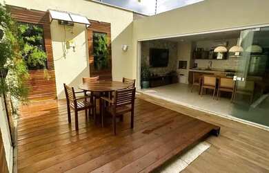 Imagem: A casa em condomínio possui 3 Dormitórios, 4 Banheiros, 3