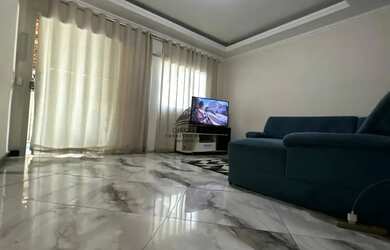 Imagem: A casa possui 3 Dormitórios, 2 Banheiros, 3 Vagas na garagem