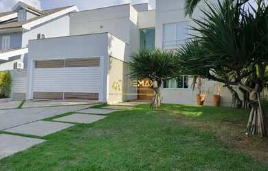 Imagem: A casa possui 4 Dormitórios, 5 Banheiros, 330m² de Área