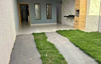 Imagem: A casa possui 3 Dormitórios, 2 Banheiros e está localizado