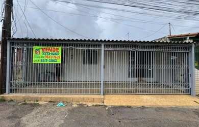 Imagem: A casa possui 3 Dormitórios, 1 Banheiro, 2 Vagas na garagem