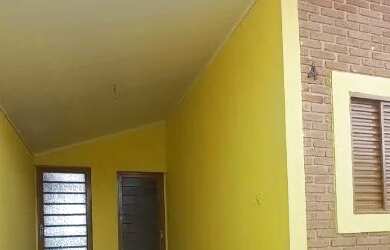 Imagem: A casa possui 2 Dormitórios, 1 Banheiro, 1 Vaga na garagem