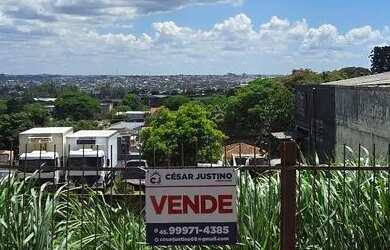 Imagem: O terreno possui 392-0m² de Área e está localizado em Maria