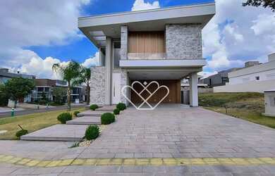 Imagem: A casa possui 3 Dormitórios, 4 Banheiros, 4 Vagas na garagem