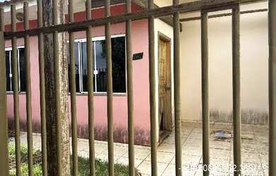 Imagem: A casa possui 2 Dormitórios, 1 Banheiro, 1 Vaga na garagem