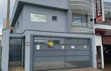 Imagem: A casa possui 2 Dormitórios, 2 Banheiros, 1 Vaga na garagem