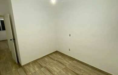 Imagem: O apartamento possui 3 Dormitórios, 1 Banheiro, 1 Vaga na garagem