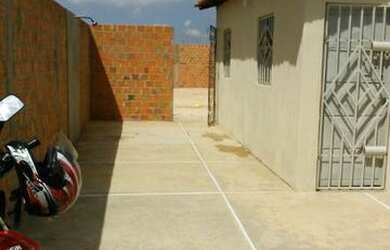 Imagem: A casa possui 2 Dormitórios, 2 Vagas na garagem e 297m² de