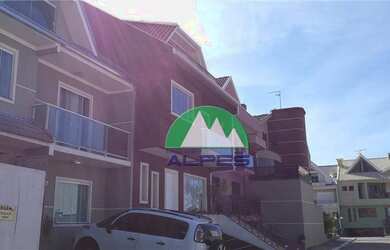 Imagem: A casa possui 3 Dormitórios, 4 Banheiros, 2 Vagas na garagem