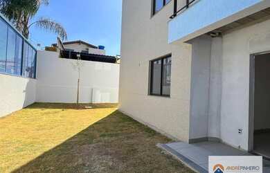 Imagem: O apartamento possui 3 Dormitórios, 1 Banheiro, 2 Vagas na