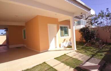 Imagem: A casa possui 3 Dormitórios, 2 Banheiros, 1 Vaga na garagem