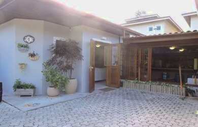 Imagem: A casa em condomínio possui 4 Dormitórios, 4 Banheiros, 2