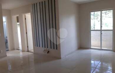 Imagem: O apartamento possui 3 Dormitórios, 1 Banheiro, 1 Vaga na garagem