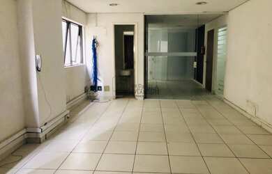 Imagem: O depósito possui 2 Vagas na garagem, 64m² de Área e está