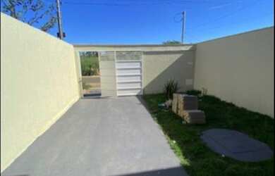 Imagem: A casa possui 2 Dormitórios, 1 Banheiro, 2 Vagas na garagem