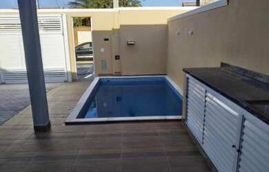 Imagem: A casa possui 3 Dormitórios, 4 Banheiros, 2 Vagas na garagem