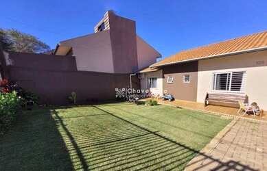 Imagem: A casa possui 3 Dormitórios, 1 Banheiro, 3 Vagas na garagem