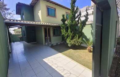 Imagem: A casa possui 3 Dormitórios, 4 Banheiros, 3 Vagas na garagem