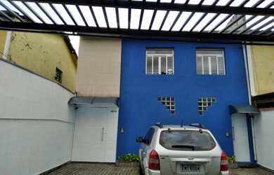 Imagem: O depósito possui 5 Vagas na garagem e 230m² de Área e está