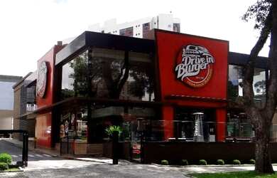 Imagem: O depósito possui 5 Vagas na garagem, 1.100m² de Área e