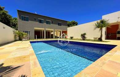 Imagem: A casa possui 1 Dormitório, 2 Banheiros, 3 Vagas na garagem