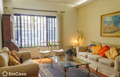 Imagem: A casa possui 4 Dormitórios, 5 Banheiros, 5 Vagas na garagem