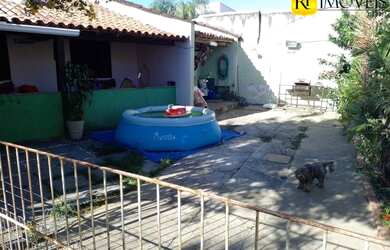 Imagem: A casa possui 2 Dormitórios, 2 Banheiros, 2 Vagas na garagem